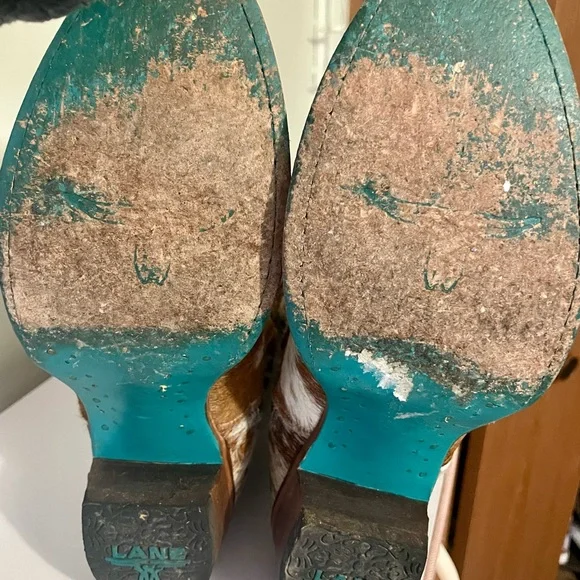 Stylish Cowhide Boots - Auburn and White - Picture 7 of 7